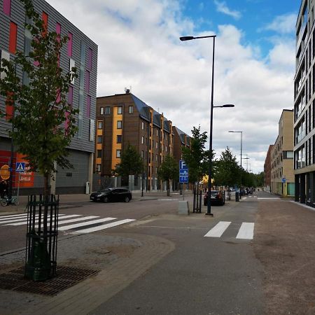Ruby Studio 5Min To Vantaa Airport And 20Min To Helsinki Center Apartment Bagian luar foto