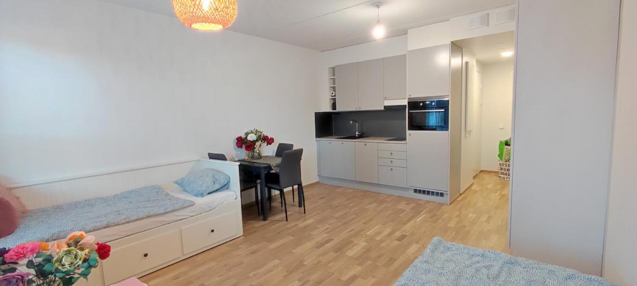 Ruby Studio 5Min To Vantaa Airport And 20Min To Helsinki Center Apartment Bagian luar foto